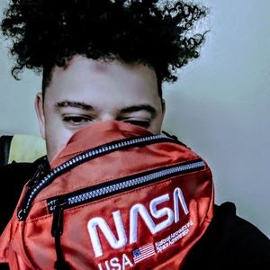 Meet your Posher, R3nya